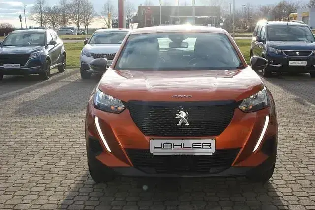 Gebraucht Peugeot 2008 Active 101 PS (74 kW) 2022 Orange SUV