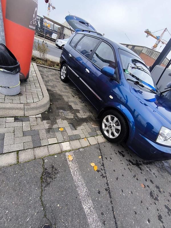 Blau Gebraucht 2006 Kia Carens Van / Kleinbus | 3.100 € - Bild 1/4