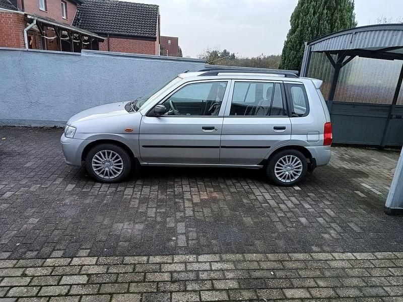 Silber Gebraucht 2001 Mazda Demio Exclusive Kleinwagen | 2.200 € (Fairer Preis) - Bild 1/4