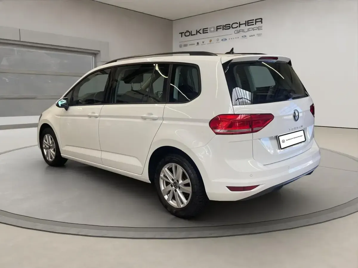 Gebraucht VW Touran Comfortline 150 PS (110 kW) 2023 Weiß Van / Kleinbus