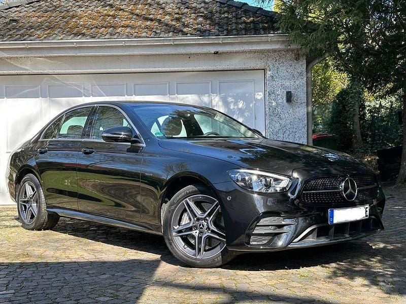 Schwarz Gebraucht 2020 Mercedes E300 AMG Limousine | 39.600 € (Fairer Preis) - Bild 1/4