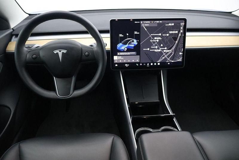 Gebraucht Tesla Model 3 Standard Range 175 kW (238 PS) 2020 Blau Limousine