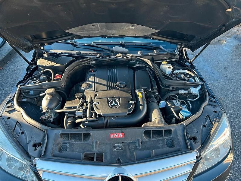 Gebraucht Mercedes C200 184 PS (135 kW) 2010 Schwarz Limousine