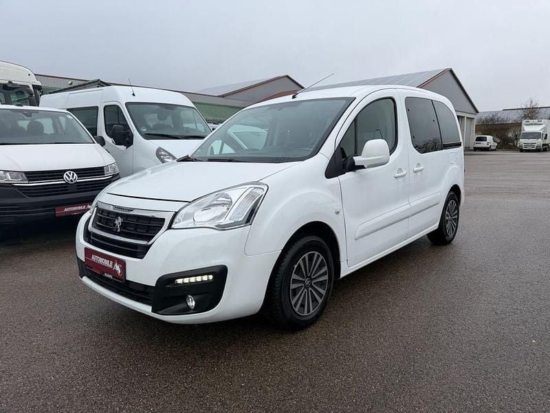 Weiß Gebraucht 2017 Peugeot Partner Tepee Active Van / Kleinbus | 10.490 € (Fairer Preis) - Bild 1/4