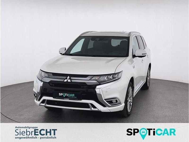 Weiß Gebraucht 2021 Mitsubishi Outlander P-HEV Top SUV | 22.989 € (Guter Preis) - Bild 1/4