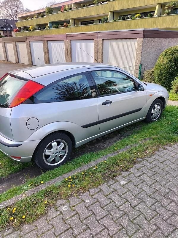 Second-hand Ford Focus 100 CP (73 kW) 2005 Argintiu Hatchback