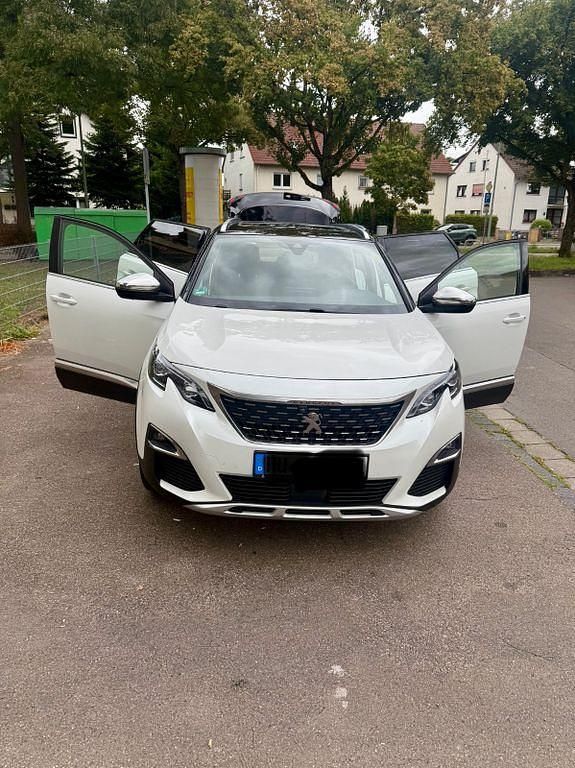 Weiß Gebraucht 2018 Peugeot 5008 GT Van / Kleinbus | 18.999 € (Guter Preis) - Bild 1/4
