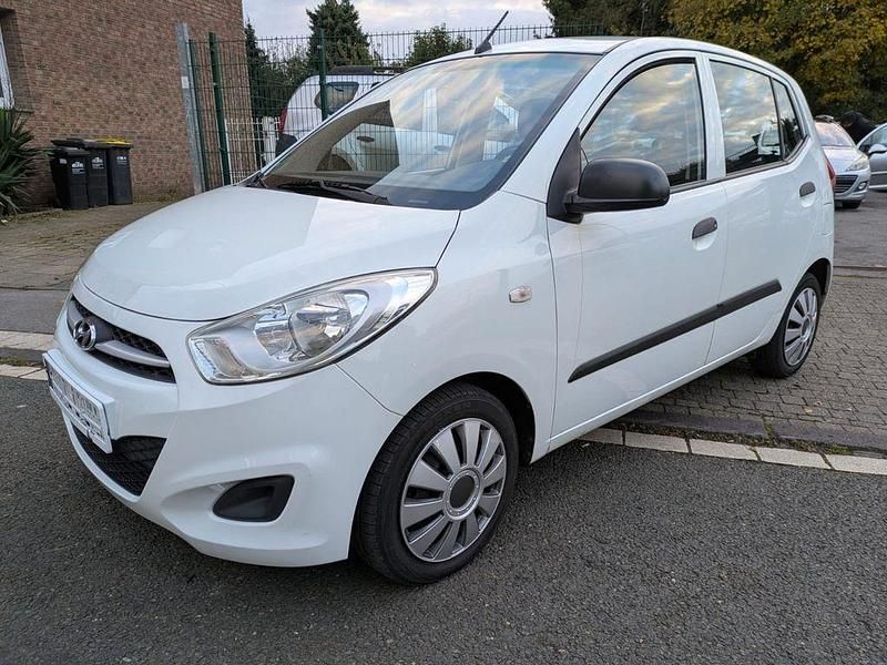 Weiß Gebraucht 2012 Hyundai i10 Edition Kleinwagen | 2.700 € (Fairer Preis) - Bild 1/4