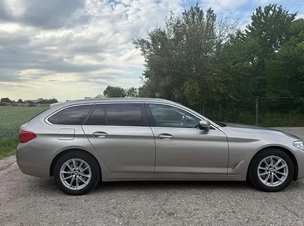 Gebraucht BMW 520 190 PS (139 kW) 2019 Beige Kombi