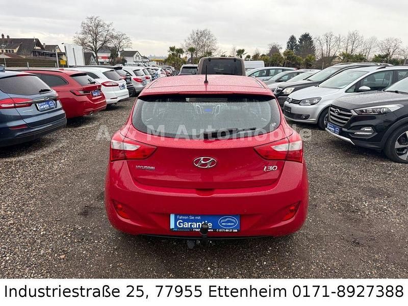 Gebraucht Hyundai i30 Classic 99 PS (72 kW) 2012 Rot Limousine