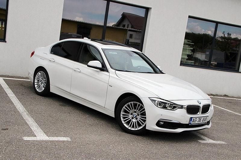Weiß Gebraucht 2018 BMW 330 Luxury Line Limousine | 17.550 € (Superpreis) - Bild 1/4