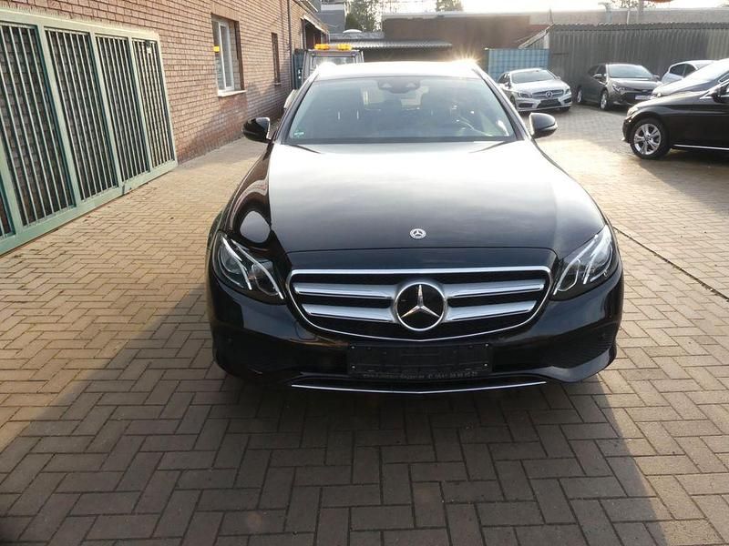 Gebraucht Mercedes E350 258 PS (189 kW) 2017 Schwarz  unilack Kombi