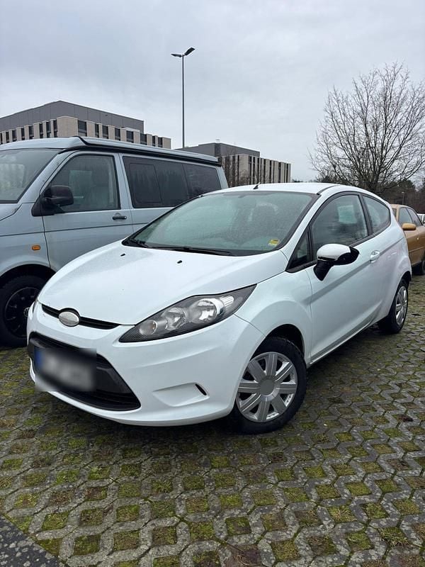 Weiß Gebraucht 2009 Ford Fiesta Trend Limousine | 2.200 € - Bild 1/4