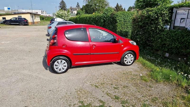Rot Gebraucht 2014 Peugeot 107 Style Kleinwagen | 4.500 € (Fairer Preis) - Bild 1/4