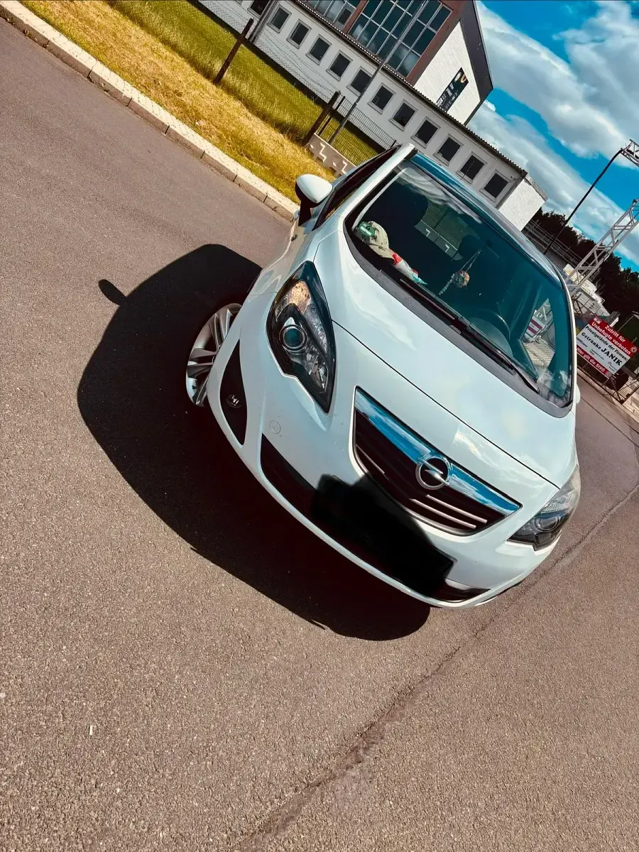 Gebraucht Opel Meriva 120 PS (88 kW) 2010 Weiß Van / Kleinbus