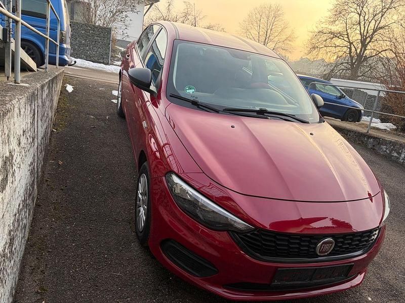 Gebraucht Fiat Tipo Pop 95 PS (69 kW) 2018 Rot Limousine