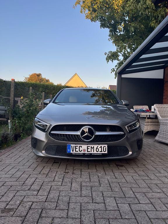 Gold Gebraucht 2019 Mercedes A220 Progressive Limousine | 20.000 € (Guter Preis) - Bild 1/4