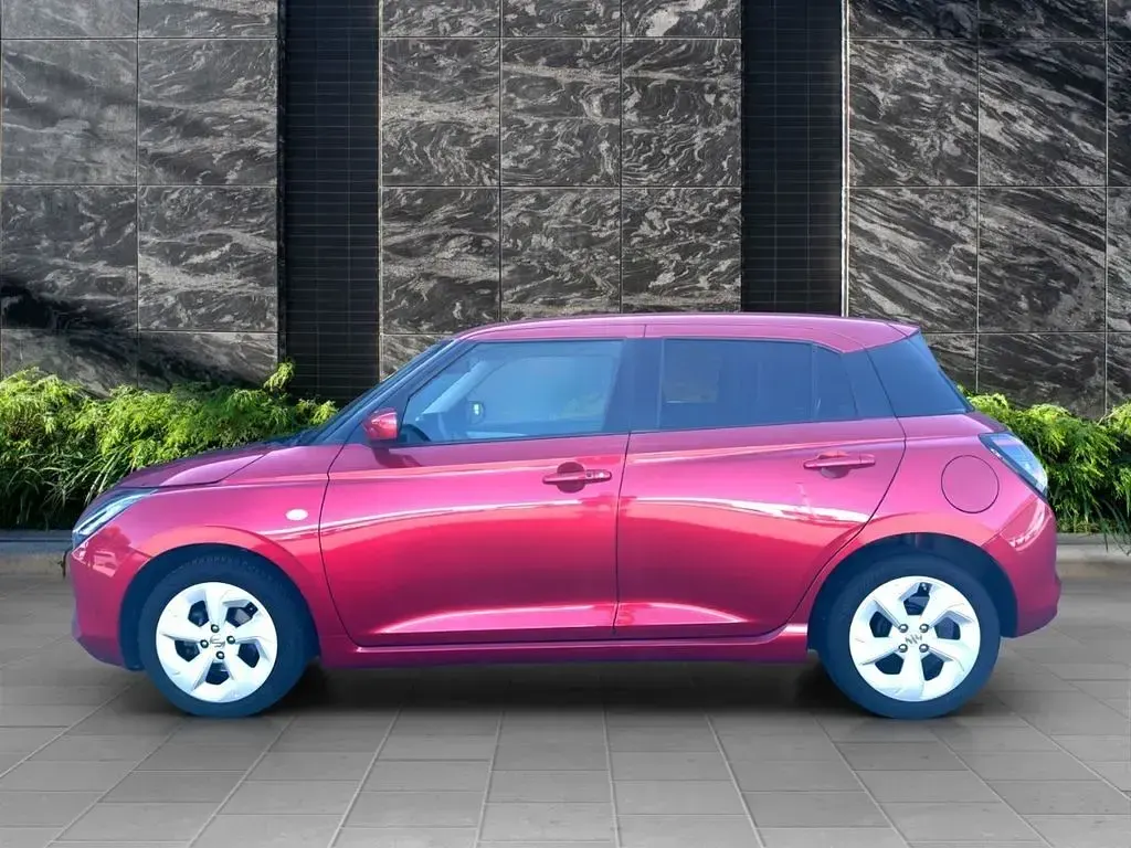 Gebraucht Suzuki Swift Comfort 83 PS (61 kW) 2025 Burning red pearl metallic Kleinwagen