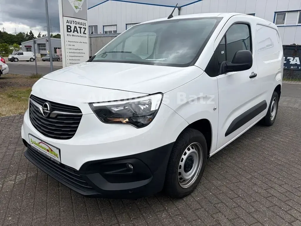 Gebraucht Opel Combo Selection 110 PS (80 kW) 2020 Weiß Van / Kleinbus