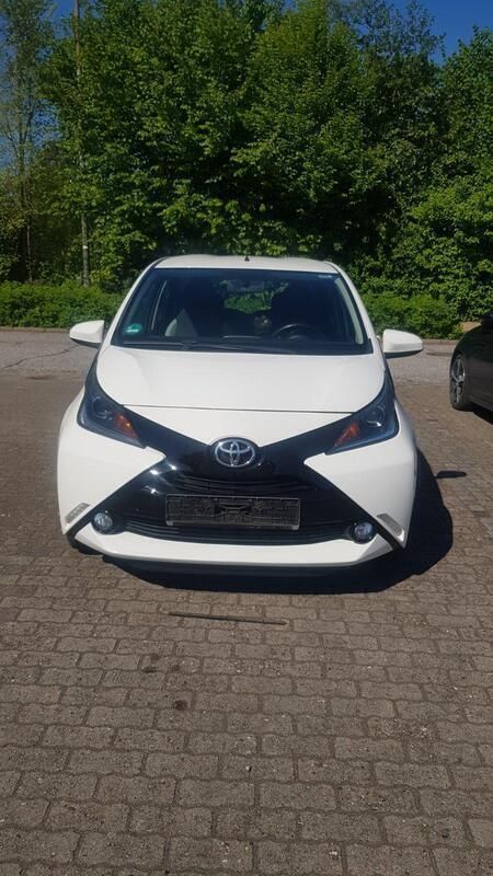 Weiß Gebraucht 2017 Toyota Aygo Kleinwagen | 6.000 € (Fairer Preis) - Bild 1/4