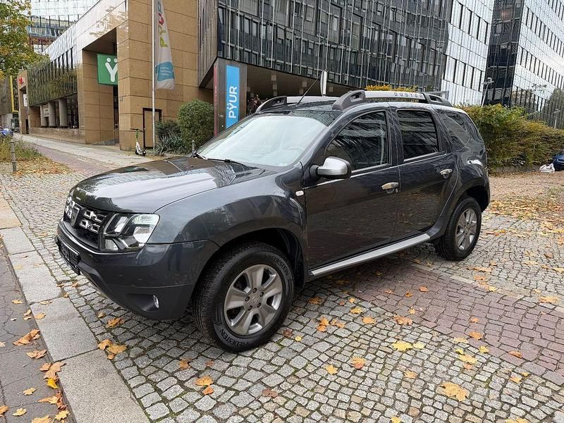 Grau Gebraucht 2017 Dacia Duster Prestige SUV | 6.299 € (Superpreis) - Bild 1/4