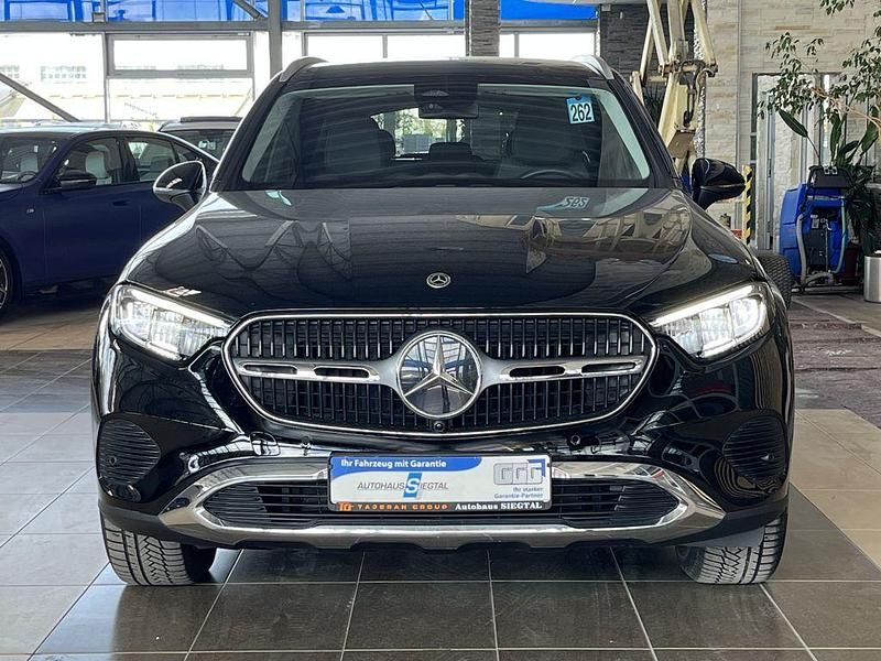Gebraucht Mercedes GLC200 227 PS (166 kW) 2024 Schwarz SUV