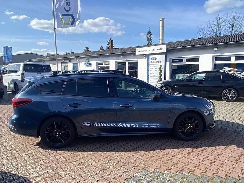 Gebraucht Ford Focus ST-Line X 125 PS (91 kW) 2023 Chromablau Kombi