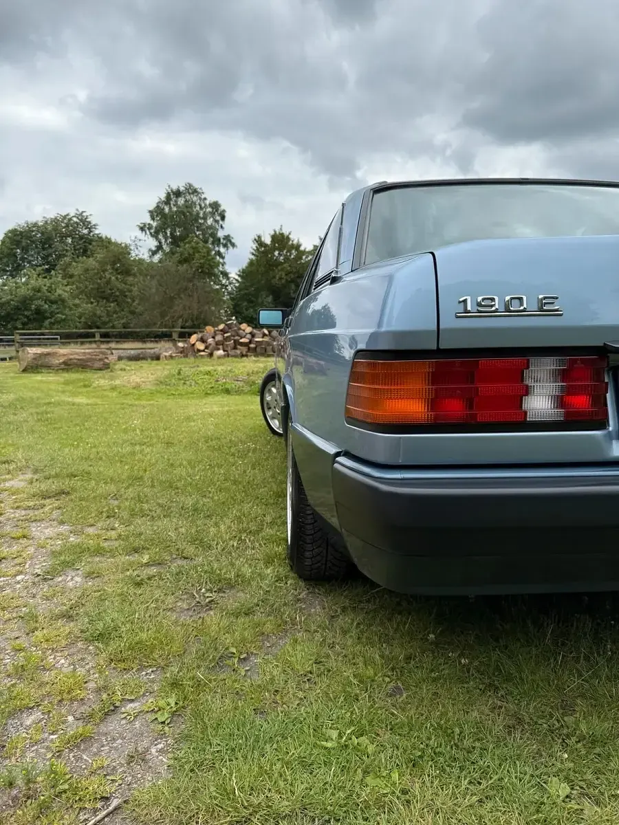 Gebraucht Mercedes 190 109 PS (80 kW) 1991 Blau Limousine