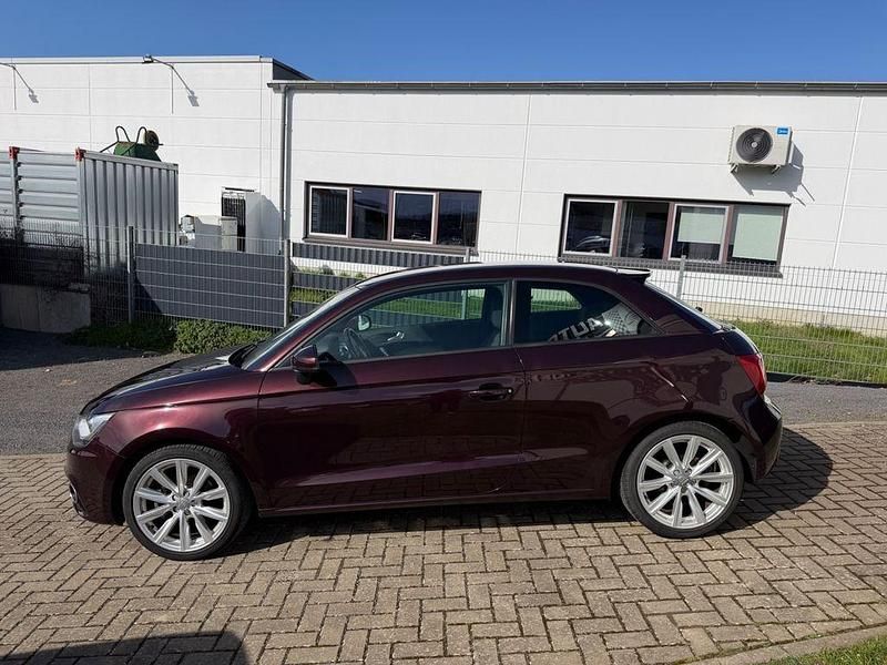 Gebraucht Audi A1 Attraction 105 PS (77 kW) 2012 Rot Kleinwagen