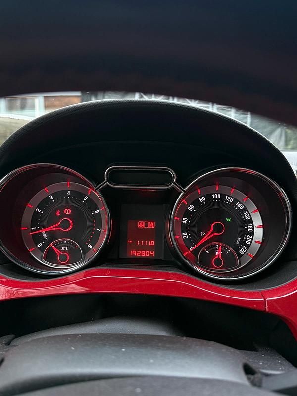 Gebraucht Opel Adam 101 PS (74 kW) 2013 Rot Kleinwagen