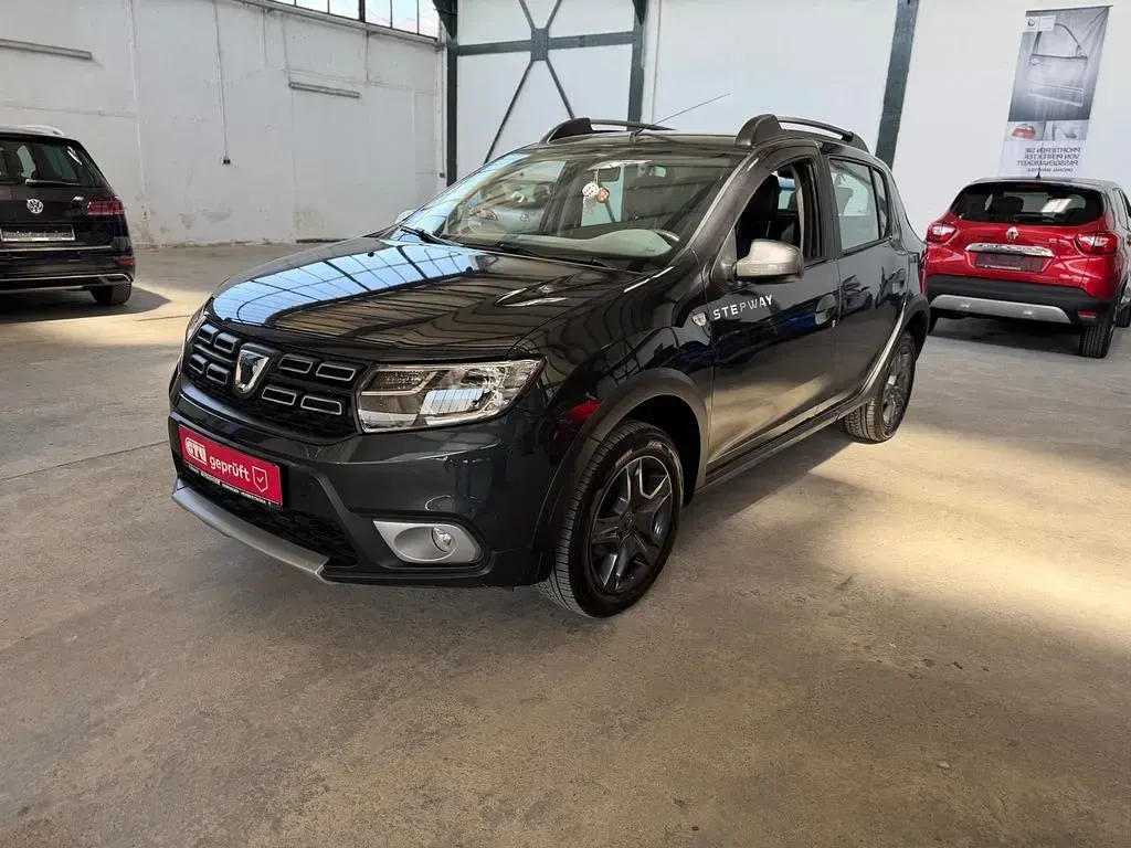 Gebraucht Dacia Sandero Celebration 90 PS (66 kW) 2017 Grau Limousine