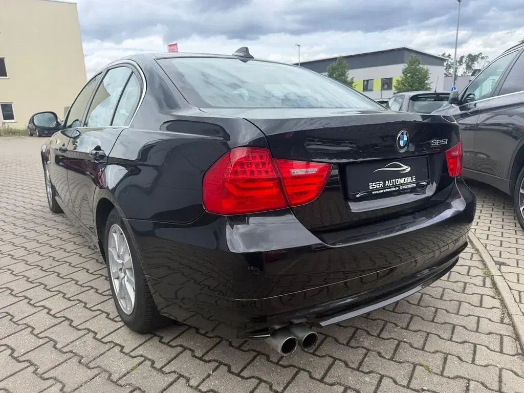 Gebraucht BMW 325 218 PS (160 kW) 2011 Schwarz Limousine