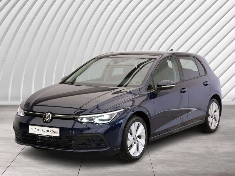 Atlantic blue (metallic) Gebraucht 2023 VW Golf VIII Life Limousine | 26.990 € (Fairer Preis) - Bild 1/4