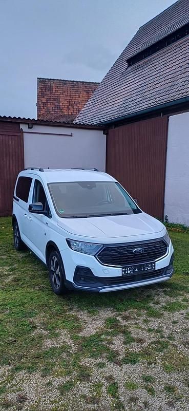 Weiß Gebraucht 2023 Ford Tourneo Connect Active Van / Kleinbus | 22.444 € (Guter Preis) - Bild 1/4