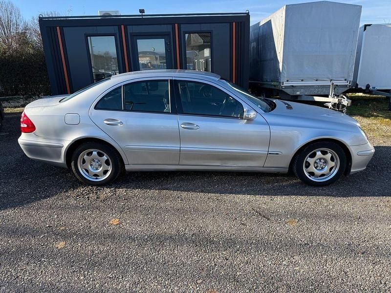 Gebraucht Mercedes E220 150 PS (110 kW) 2003 Limousine