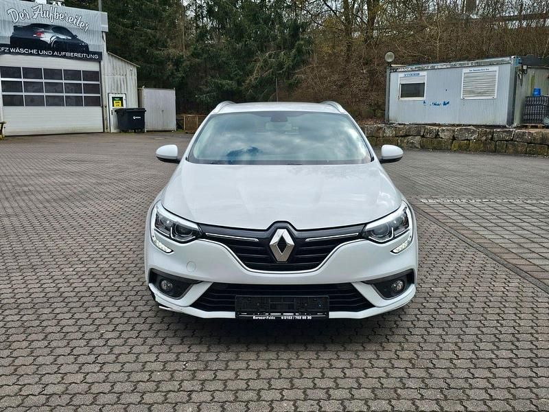 Weiß Gebraucht 2020 Renault Mégane GrandTour Business Kombi | 7.777 € (Fairer Preis) - Bild 1/4