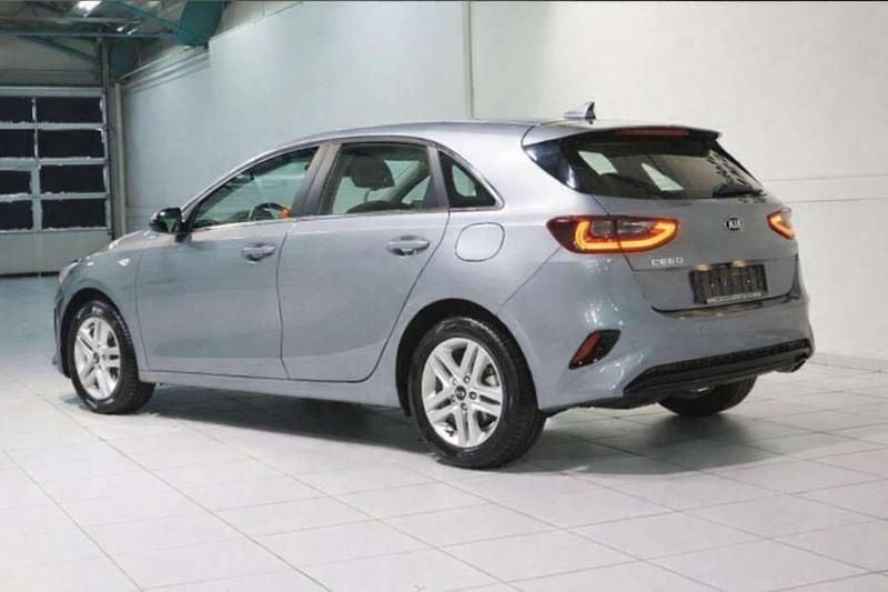 Silber Gebraucht 2020 Kia Ceed Vision Kleinwagen | 14.500 € (Fairer Preis) - Bild 1/3