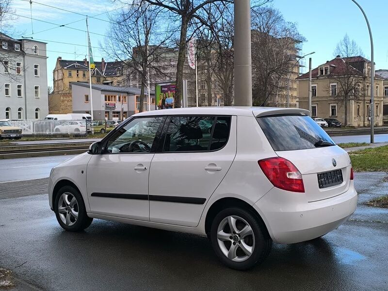 Gebraucht Skoda Fabia Style 60 PS (44 kW) 2009 Weiß Kleinwagen