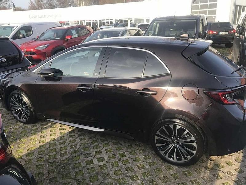 Gebraucht Toyota Corolla Hybrid Team 121 PS (88 kW) 2023 Phantombraun metallic Limousine