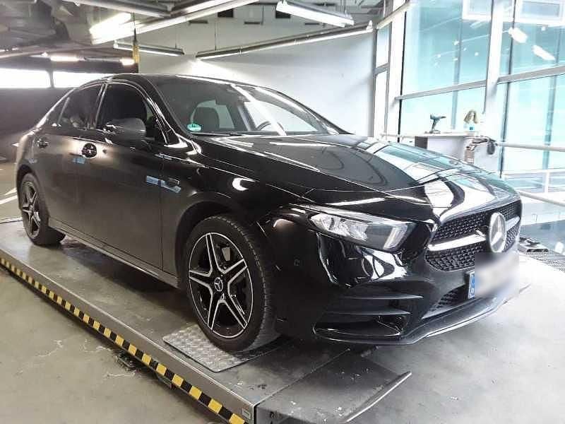 Schwarz Gebraucht 2021 Mercedes A250 Edition Limousine | 23.999 € - Bild 1/4