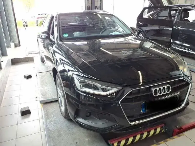 Gebraucht Audi A4 Design 163 PS (119 kW) 2023 Brillantschwarz Kombi