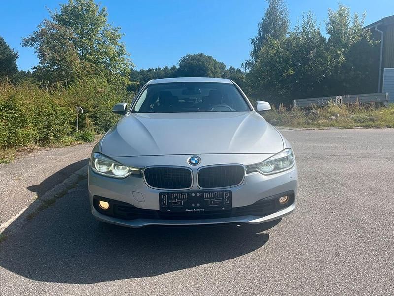 Gebraucht BMW 330e Advantage 184 PS (135 kW) 2016 Silber Limousine