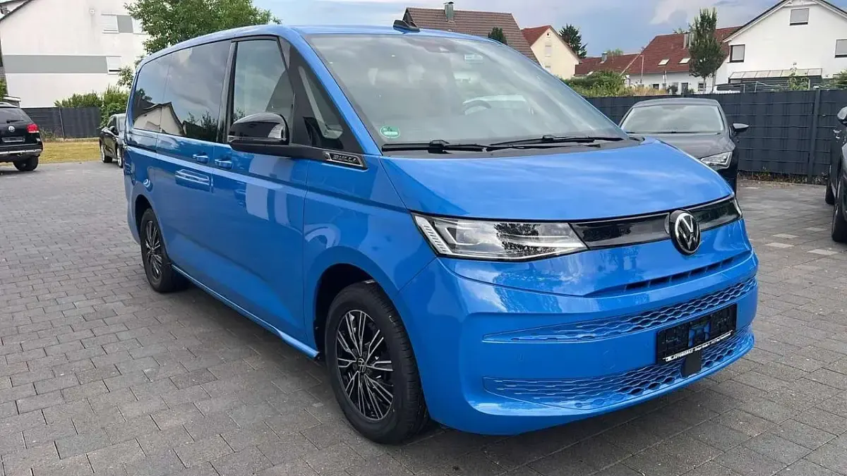 Gebraucht VW Multivan 150 PS (110 kW) 2023 Blau Van / Kleinbus