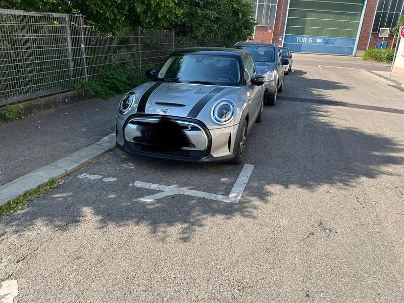Silber Gebraucht 2023 Mini Cooper SE Resolute Edition Kleinwagen | 18.399 € (Superpreis) - Bild 1/4