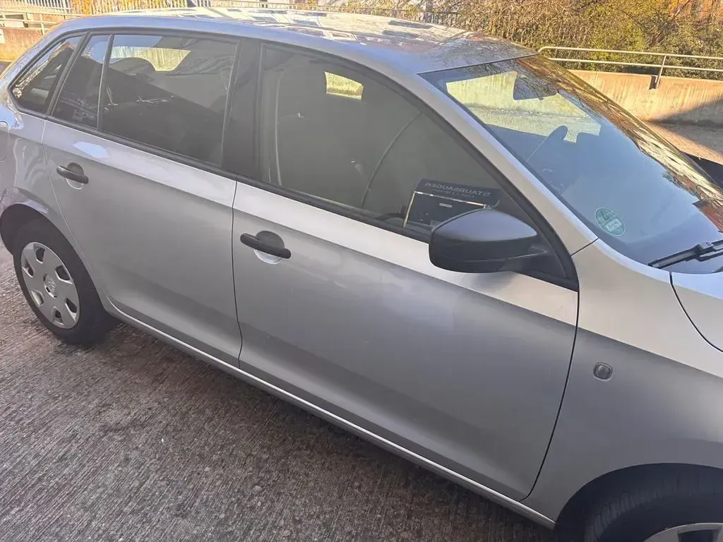 Käytetty Skoda Rapid Active 86 HP (63 kW) 2014 Hopea Sedan