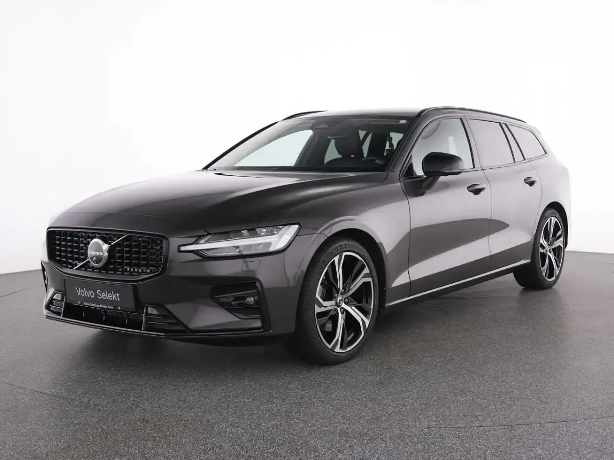 Gebraucht Volvo V60 145 PS (106 kW) 2024 Kombi