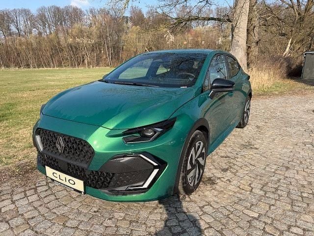 Neu Renault Clio V Evolution 114 PS (83 kW) 2026 Grün Limousine