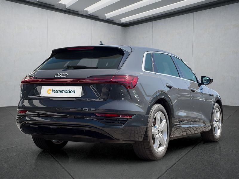 Grau Gebraucht 2024 Audi Q8 e-tron SUV | 64.299 € (Fairer Preis) - Bild 1/4