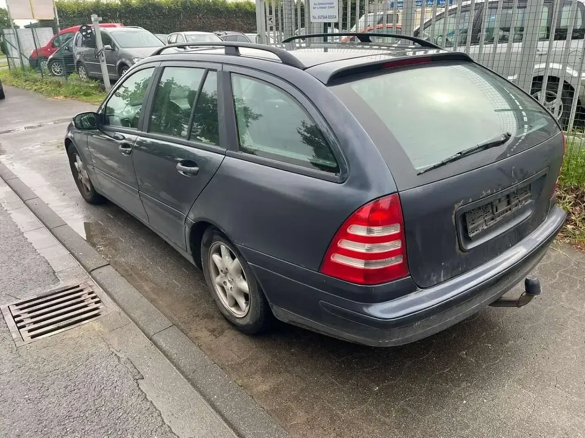 Gebraucht Mercedes C180 Classic 143 PS (105 kW) 2002 Schwarz Kombi