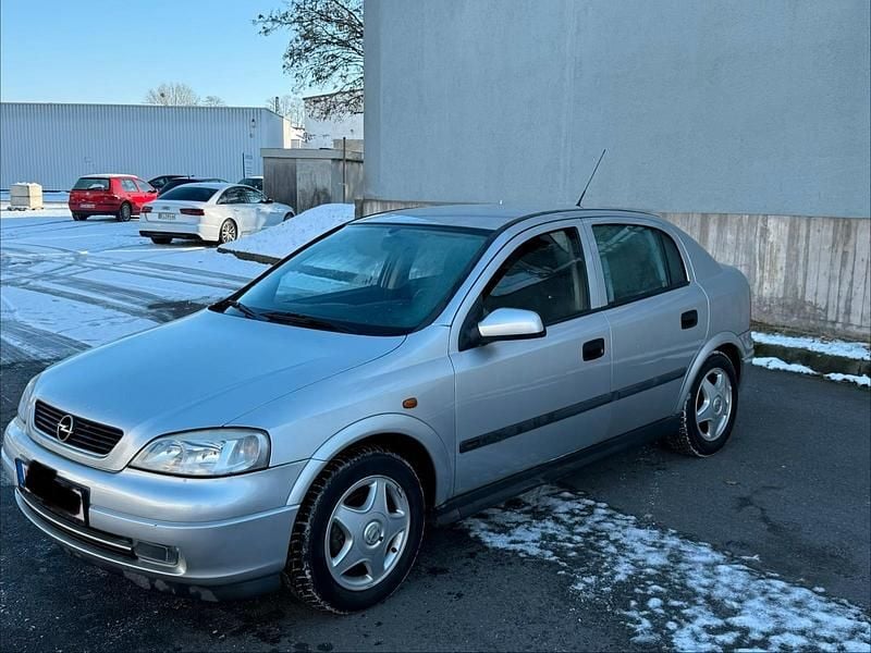 Gebraucht Opel Astra 101 PS (74 kW) 1999 Silber Limousine